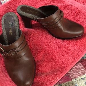 Backless high heel shoes